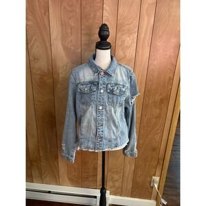 TikTok Shop Distressed Light Wash Denim Jacket Womens M Frayed Hem Jean‎ Coat